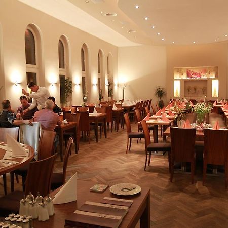 Hotel-Restaurant Entrada Bielefeld Buitenkant foto