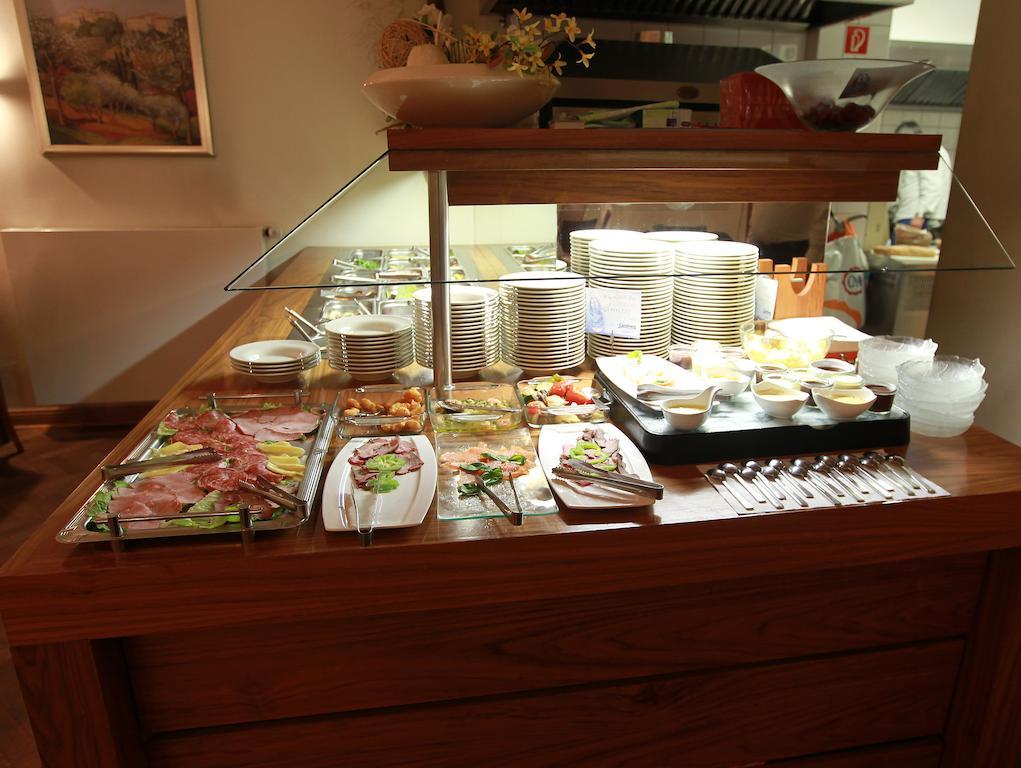 Hotel-Restaurant Entrada Bielefeld Buitenkant foto