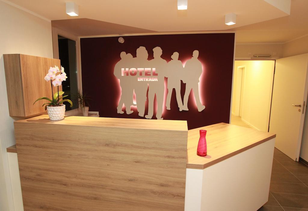 Hotel-Restaurant Entrada Bielefeld Buitenkant foto