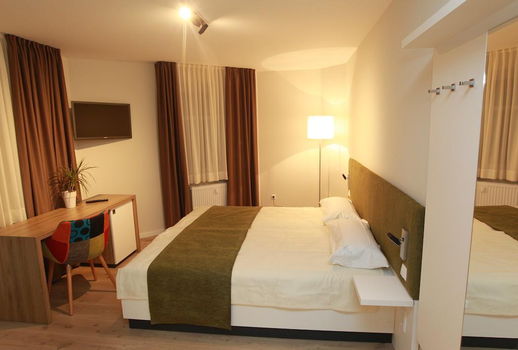 Hotel-Restaurant Entrada Bielefeld Buitenkant foto