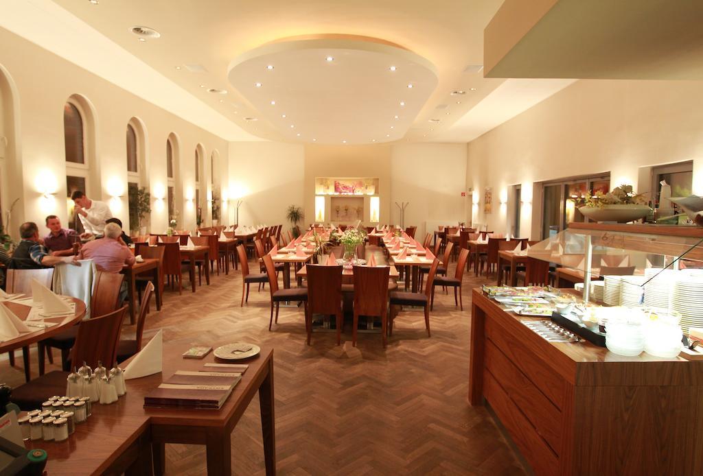Hotel-Restaurant Entrada Bielefeld Buitenkant foto
