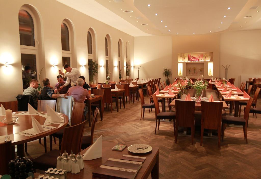 Hotel-Restaurant Entrada Bielefeld Buitenkant foto